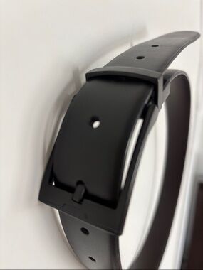 Men's Reversible Black / Brown Leather Belt - Classic Everyday Style